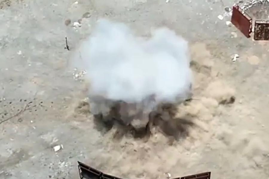 সেবেক্স-২-কে শংসাপত্র দেওয়ার পরেই ভারতীয় সেনার মুখপাত্রের তরফে এক্স (সাবেক টুইটার) হ্যান্ডলে একটি পোস্ট করা হয়। সেখানে বলা হয়, প্রতিরক্ষা ক্ষেত্রকে ‘আত্মনির্ভর’ করে তুলতে নতুন পদক্ষেপ করা হল।