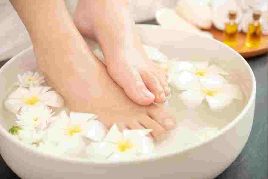 Five smart tips for diabetic foot care in rainy season 