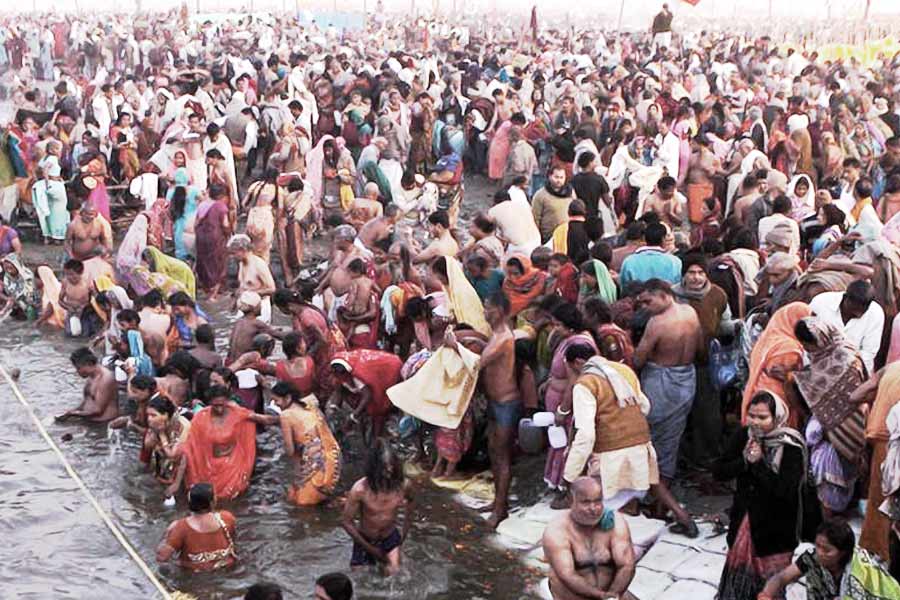 স্বাধীন ভারতের প্রথম এবং বৃহত্তম পদপিষ্ট হয়ে মৃত্যুর ঘটনা উত্তরপ্রদেশেই। ১৯৫৪ সালে। ইলাহাবাদে (বর্তমান প্রয়াগরাজ) মহাকুম্ভ মেলায় প্রাণহানি হয়েছিল প্রায় ৮০০ জনের।