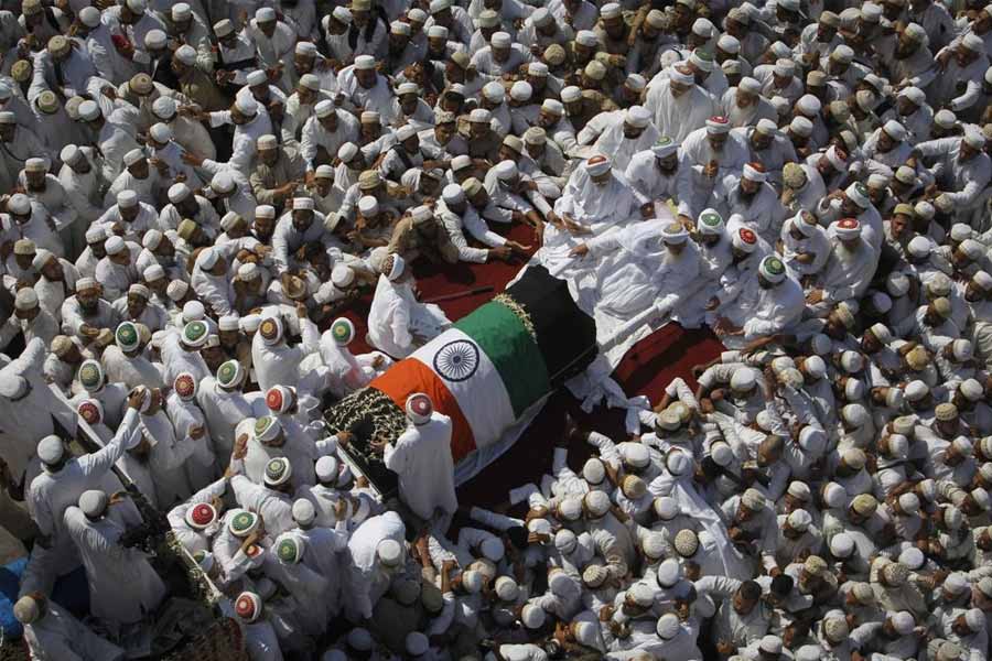 ২০১৪-র জানুয়ারিতে দাউদি বোহরা মুসলিম গোষ্ঠীর ধর্মগুরু সায়েদনা মহম্মদ বুরহানুদ্দিনের মুম্বইয়ের মালাবার হিলসের বাসভবনের সামনে পদপিষ্ট হয়ে ১৮ জনের মৃত্যু হয়েছিল।