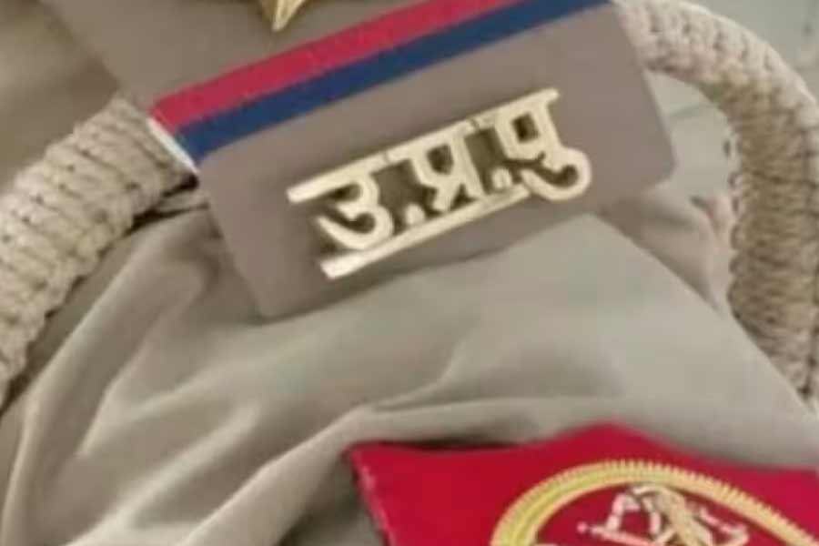 ভোলে বাবার আসল নাম সুরজ পাল সিংহ। পড়াশোনা শেষ করে উত্তরপ্রদেশ পুলিশে যোগ দেন সুরজ। প্রায় ১৮ বছর উত্তরপ্রদেশে পুলিশের ‘ইনটেলিজেন্স ইউনিটের’ হেড কনস্টেবল পদে কর্মরত ছিলেন তিনি।