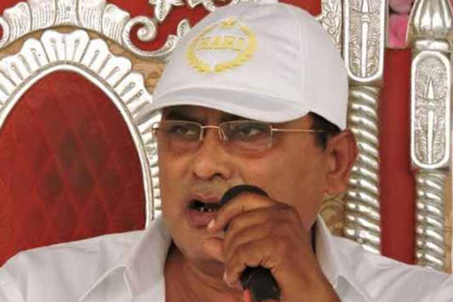  ইউটিউবে ভোলে বাবার নামে একটি অ্যাকাউন্ট রয়েছে। তবে সেটি তিনিই পরিচালনা করেন কি না তা স্পষ্ট নয়।