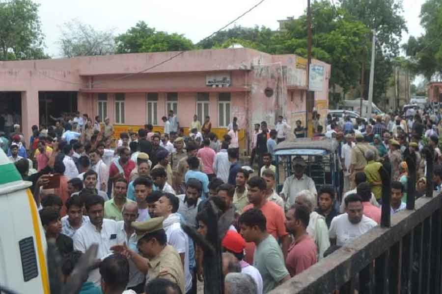 ভোলে বাবার নিজস্ব একটি নিরাপত্তাবাহিনী রয়েছে। নাম ‘নারায়ণী সেনা’। সেই দলে পুরুষ এবং মহিলা— উভয়ই রয়েছেন। তাঁর সৎসঙ্গে হওয়া বিশাল জনসমাগমের জন্য ‘নারায়ণী সেনা’ই আশ্রম থেকে সৎসঙ্গস্থলে নিয়ে যান ভোলে বাবাকে।