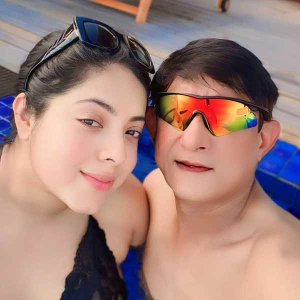 আপাতত কাজ থেকে দূরে, একান্তে দিনযাপন। শ্রীময়ীর কথায়, “প্রকৃতির মাঝে শুধুই আমরা। নিজেদের মতো করে একে অন্যকে নতুন করে যেন চিনছি, জানছি। ডুব দিচ্ছি ভাললাগার অতল গভীরে।”