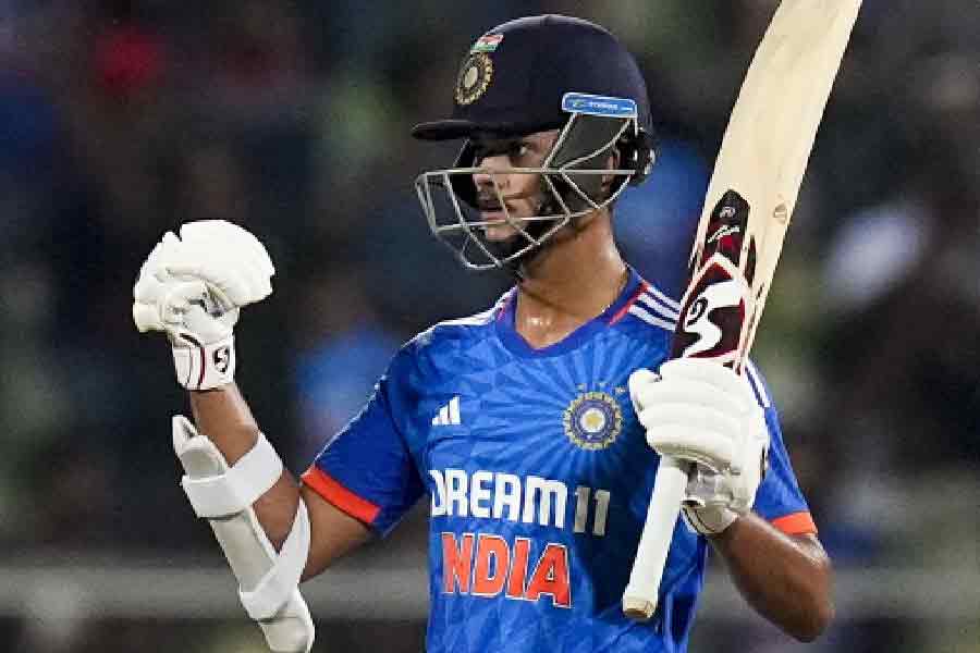 যশস্বী জয়সওয়াল— ভারতের এই বাঁহাতি ওপেনারের আন্তর্জাতিক টি২০ রেকর্ড বেশ ভাল। আইপিএলেও ভাল খেলেছেন তিনি। তবে ভারত রোহিত-বিরাটকে দিয়ে ওপেন করানোর সিদ্ধান্ত নেওয়ায় বিশ্বকাপে একটিও ম্যাচ খেলার সুযোগ পাননি তরুণ ওপেনার।