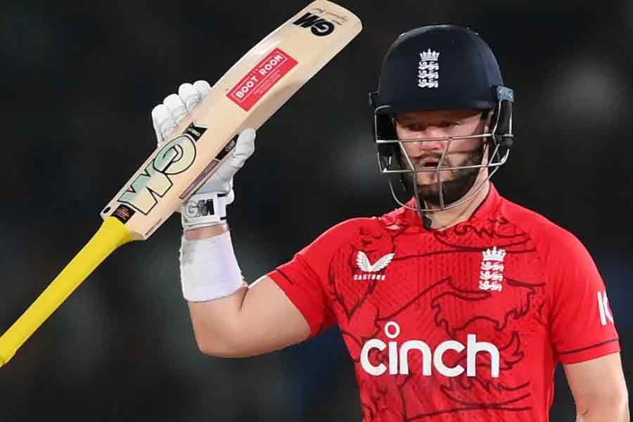 বেন ডাকেট— ১২টি আন্তর্জাতিক টি২০-তে ৩১৫ রান করেছেন ইংল্যান্ডের এই ওপেনার। স্ট্রাইক রেট প্রায় ১৪৫। তবুও ফিল সল্ট এবং জস বাটলারের ওপেনিং জুটিতে ভরসা রেখেছিল ইংল্যান্ড। ফলে বিশ্বকাপে সুযোগ পাননি বেন। সুযোগ না পাওয়াদের দলের দ্বিতীয় ওপেনার তিনিই।