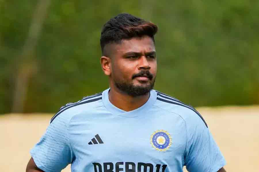 সঞ্জু স্যামসন— বিশ্বকাপে সুযোগ না পাওয়া ভারতের আর এক ‘বঞ্চিত’ ক্রিকেটার। ডানহাতি সঞ্জু টি২০তে নিজেকে প্রমাণ করেছেন বার বার। তবে দলে ঋষভ পন্থ থাকায় ভারতীয় দলে সুযোগ পাননি তিনিও।