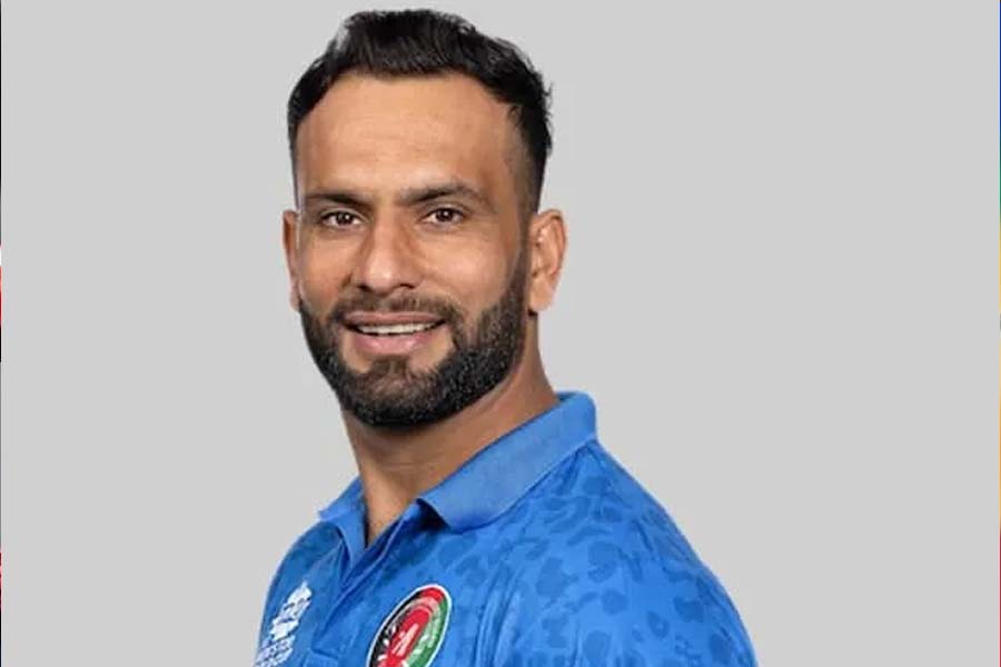 ফারিদ আহমদ— এ বারের বিশ্বকাপের অন্যতম চমক ছিল আফগানিস্তানের উত্থান। অস্ট্রেলিয়া, নিউ জ়িল্যান্ডের মতো দলকে বিশ্বকাপে হারিয়ে দিয়েছে তারা। আফগানদের ১৫ জনের দলে ছিলেন ফারিদ আহমদ। ৩০টি আন্তর্জাতিক টি-২০ খেলার অভিজ্ঞতা রয়েছে তাঁর। নিয়েছেন ৩৯টি উইকেট।