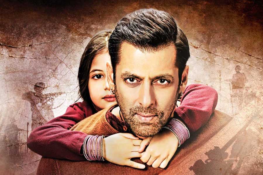 কবীর খানের পরিচালনায় প্রেক্ষাগৃহে মুক্তি পায় ‘বজরঙ্গি ভাইজান’। সলমনের বিপরীতে এই ছবিতে অভিনয় করতে দেখা যায় করিনা কপূর খানকে। সলমনের কেরিয়ারের অন্যতম সফল ছবি এটি।