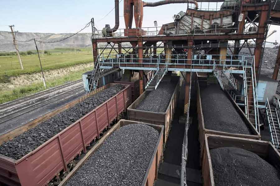 আগে বাল্টিক সাগর, সুয়েজ খাল হয়ে রাশিয়া থেকে কোনও জিনিস ভারতে আসত। যাতে সময় লেগে যেত কমপক্ষে ৪৫ দিন। কিন্তু উত্তর-দক্ষিণ করিডরের মাধ্যমে ট্রেনে করে কয়লা আসায় সময় লেগেছে মাত্র ২৫ দিন।