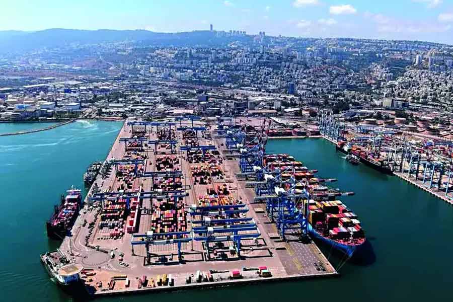 সম্প্রতি ইরানের সঙ্গে চাহাবার বন্দর নিয়ে একটি ঐতিহাসিক চুক্তি সই করেছে ভারত। চুক্তি অনুযায়ী, ইরানের চাবাহার সমুদ্রবন্দর আগামী ১০ বছরের জন্য ভারতের হাতে এসেছে।