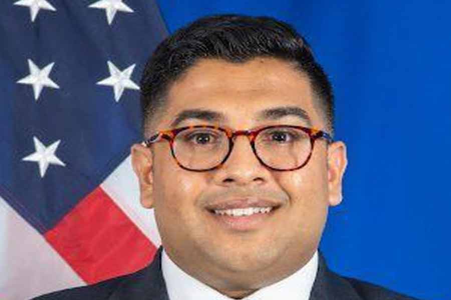 ভারত-ইরান চুক্তি প্রসঙ্গে আমেরিকার স্টেট ডিপার্টমেন্টের প্রিন্সিপাল ডেপুটি মুখপাত্র বেদন্ত পটেল হুঁশিয়ারির সুরে বলেছিলেন, ‘‘কেউ যদি ইরানের সঙ্গে ব্যবসায়িক সম্পর্ক স্থাপনের কথা ভাবে, তা হলে সম্ভাব্য নিষেধাজ্ঞার বিষয়ে তাকে সতর্ক থাকতে হবে।’’