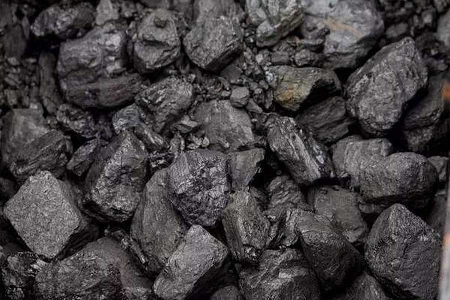 সম্প্রতি অতিরিক্ত গরমের কারণে ভারতে বিদ্যুতের চাহিদা বেড়েছে। আর বিদ্যুৎ উৎপাদনে কয়লা বড় ভূমিকা নেয়। বিদ্যুৎ উৎপাদনের জন্য কয়লার প্রয়োজনেই রাশিয়া থেকে আমদানি করল ভারত।