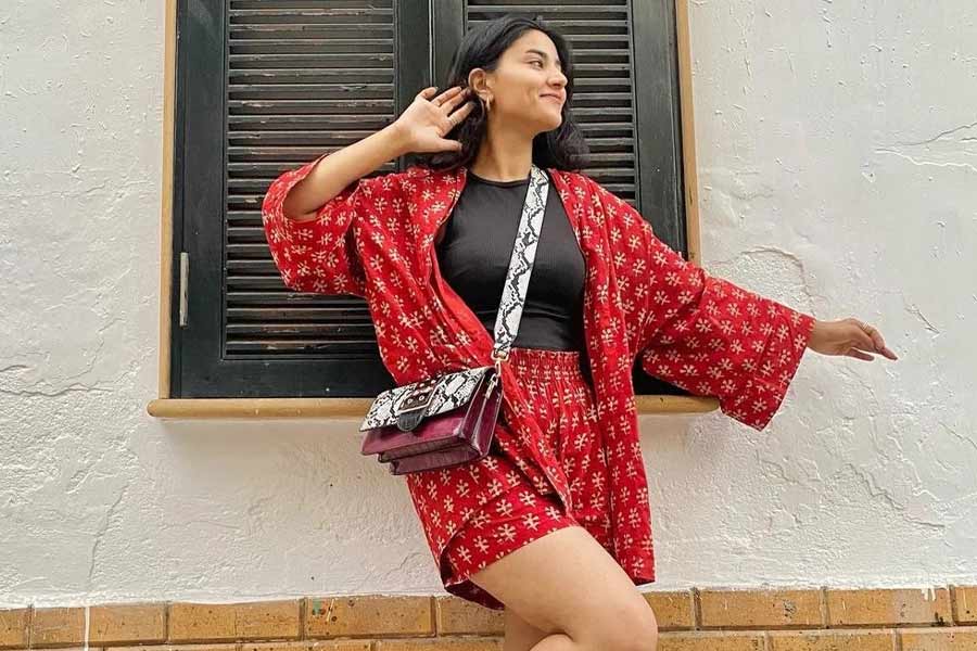 শ্রাগের সঙ্গে শর্টস ভাল মানায়।