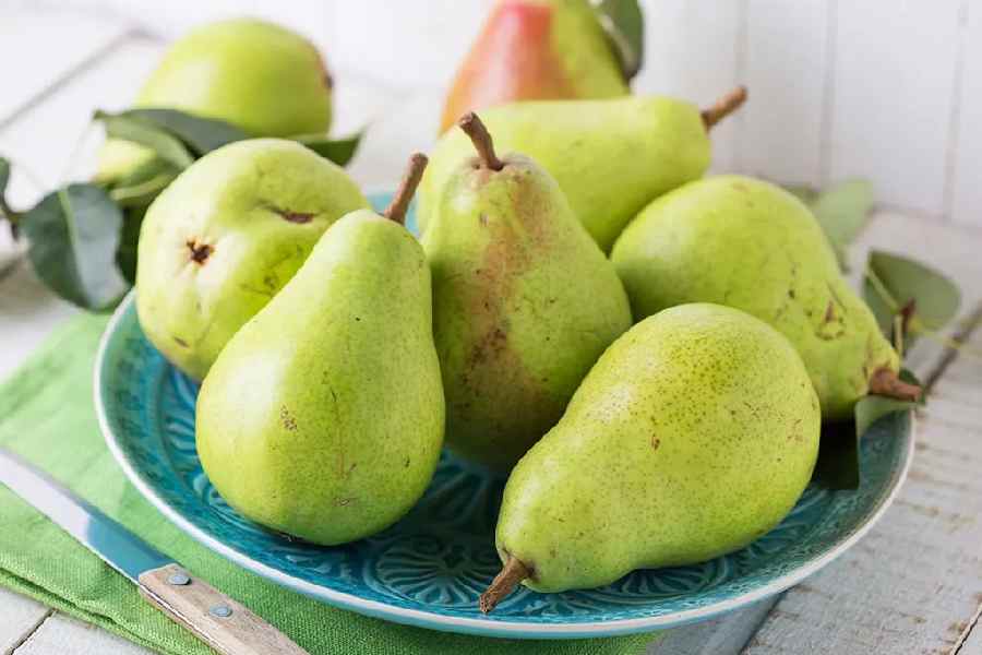 Five reasons why you should eat pears during monsoon