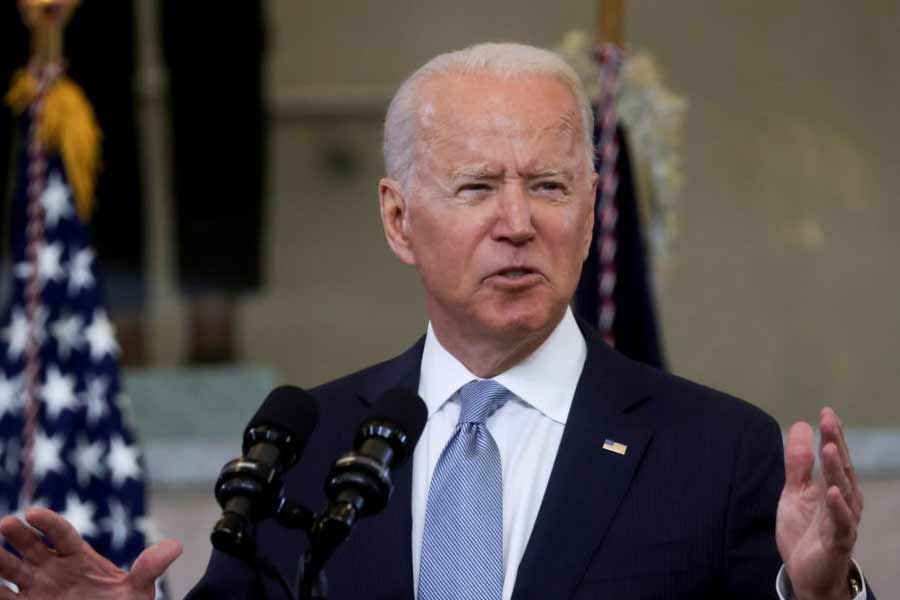 আমেরিকার প্রতি প্রদেশ থেকে অন্তত ৫০ জন ডেমোক্র্যাটের স্বাক্ষর প্রয়োজন হবে ওই প্রার্থীর। যা মোট ডেমোক্র্যাট প্রতিনিধির অন্তত ১৩ শতাংশ। কিন্তু ৯৯ শতাংশ ডেমোক্র্যাট প্রতিনিধি বাইডেনের আজ্ঞাবহ। তাঁদের সমর্থন পাওয়া সহজ হবে না। 