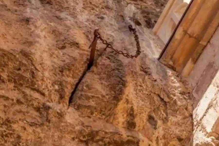 রোল্যান্ড চাইতেন, তরোয়ালটি যেন কোনও ভাবেই শত্রুপক্ষের হাতে না পৌঁছয়। যদিও তিনি ওই তরোয়ালটি ভাঙতে সক্ষম হননি।