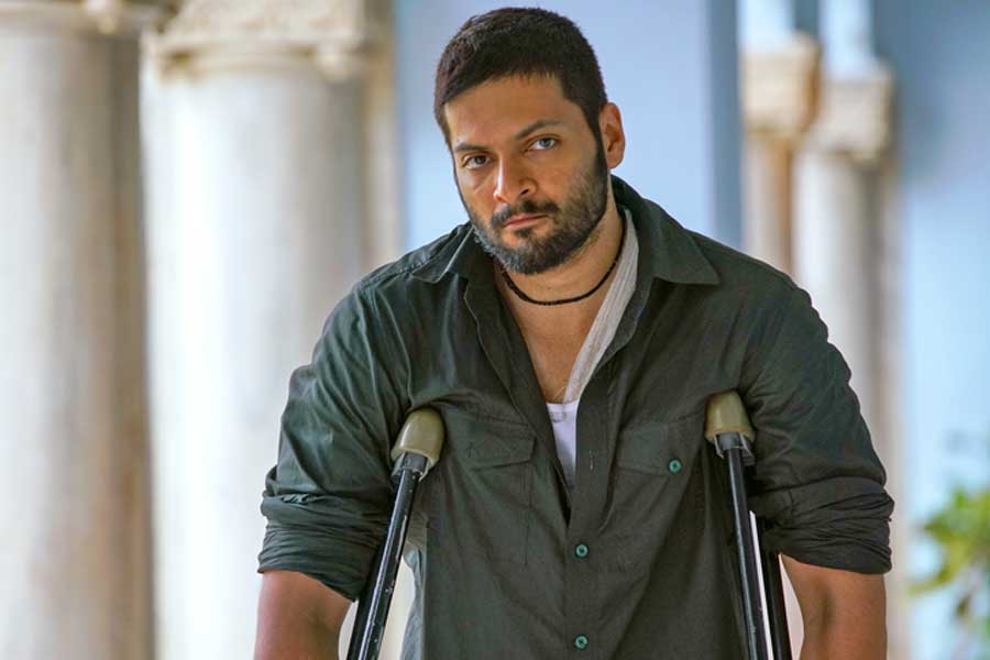 ‘মির্জ়াপুর’ সিরিজ়ে গুড্ডু ভাইয়ার চরিত্রে অভিনয় করতে দেখা যায় আলি ফজ়লকে। কানাঘুষো শোনা যায়, তৃতীয় সিজ়নের প্রতিটি পর্বে অভিনয় করে ১২ লক্ষ টাকা আয় করেছেন আলি।