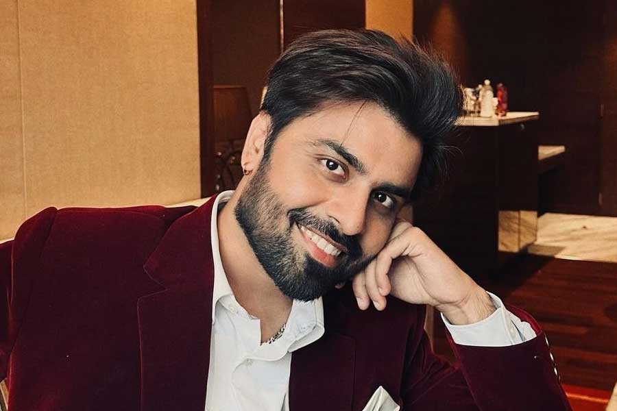 সম্প্রতি ওটিটির পর্দায় মুক্তি পেয়েছে ‘পঞ্চায়েত ৩’। বলিপাড়া সূত্রে খবর, জনপ্রিয় ওয়েব সিরিজ়ের প্রতিটি পর্বে অভিনয় করে ৭০ হাজার টাকা পারিশ্রমিক পেয়েছেন জীতেন্দ্র।