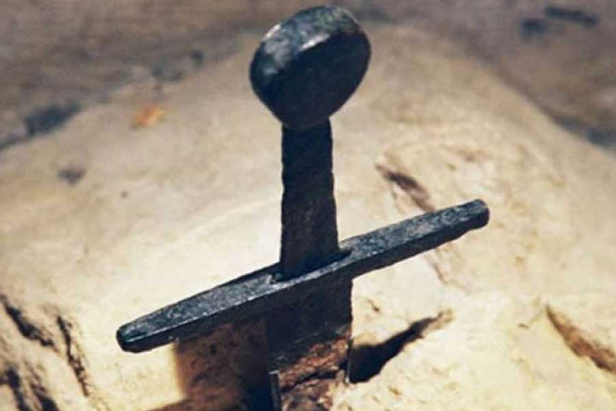 ফরাসিদের বিশ্বাস, ডুরান্ডাল অবিনশ্বর এবং পৃথিবীর সবচেয়ে ধারালো তরবারি। এটি নাকি বিশাল বড় পাথরও এক কোপে ফালা ফালা করে দিতে পারে।