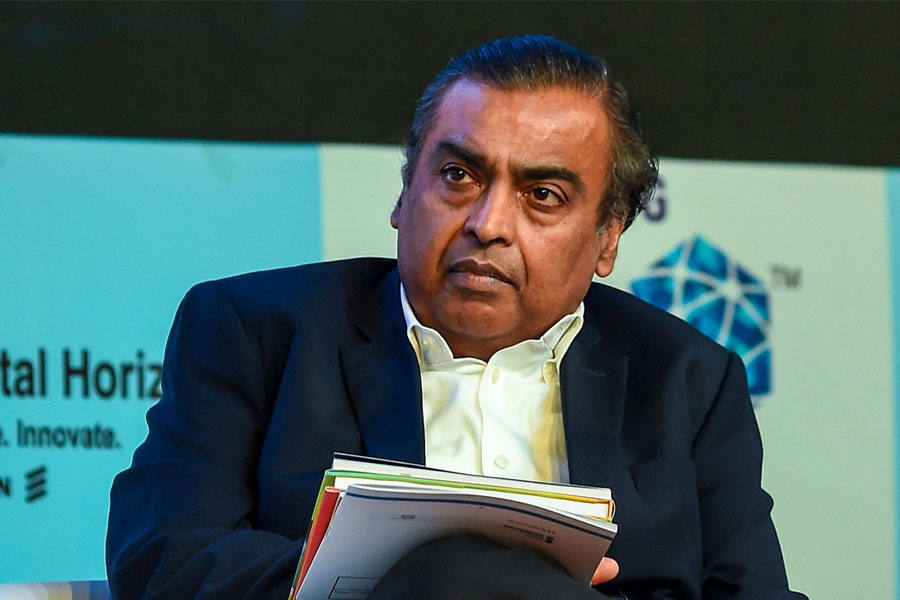 How Jio captures the market of Telecom sector in India