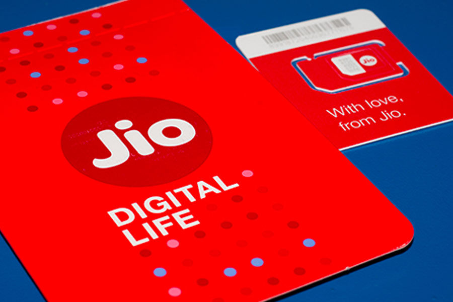 How Jio captures the market of Telecom sector in India