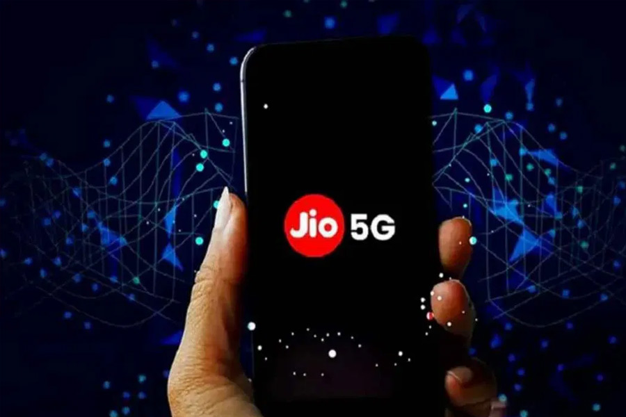 How Jio captures the market of Telecom sector in India