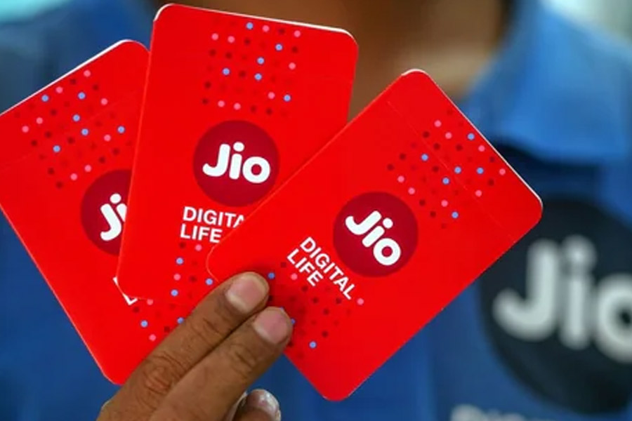 How Jio captures the market of Telecom sector in India