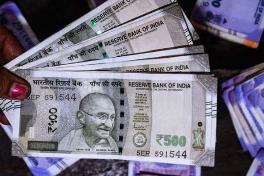 How Jio captures the market of Telecom sector in India