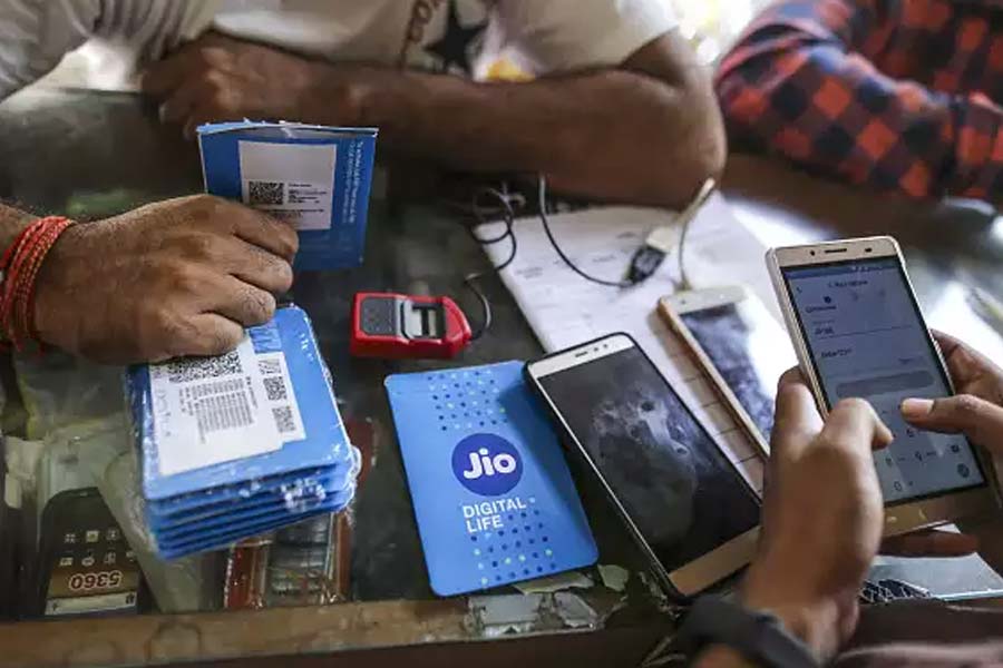 How Jio captures the market of Telecom sector in India