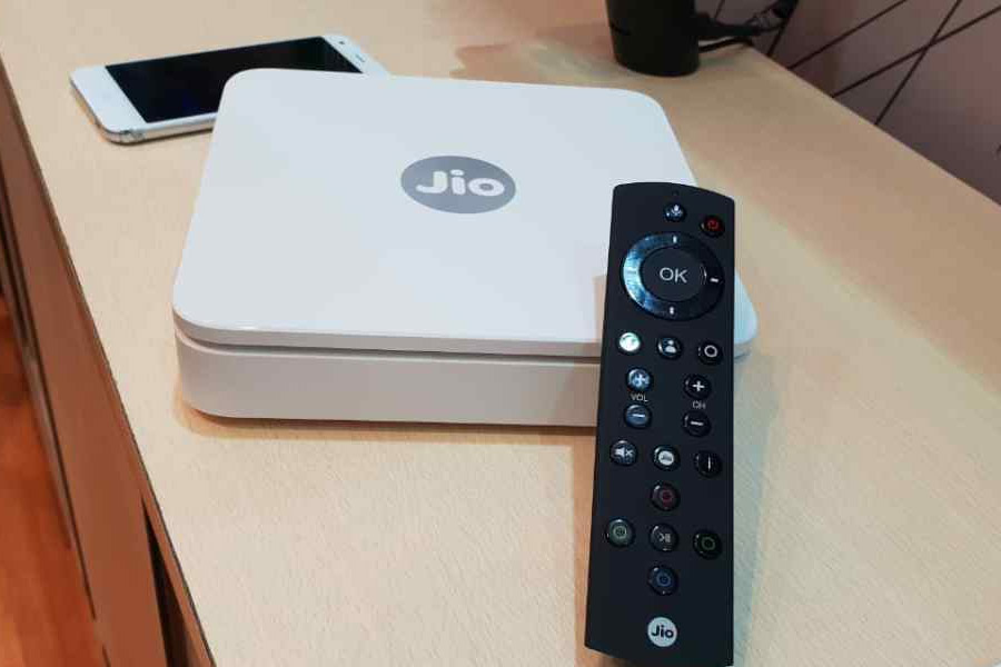 How Jio captures the market of Telecom sector in India