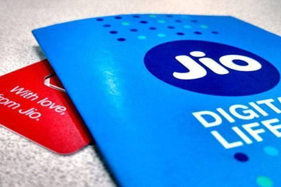 How Jio captures the market of Telecom sector in India