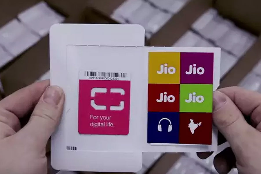 How Jio captures the market of Telecom sector in India