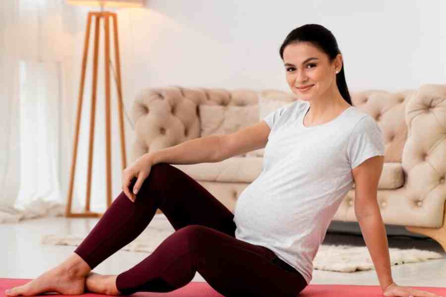 Here are the Pregnancy tips and precautions during Monsoon