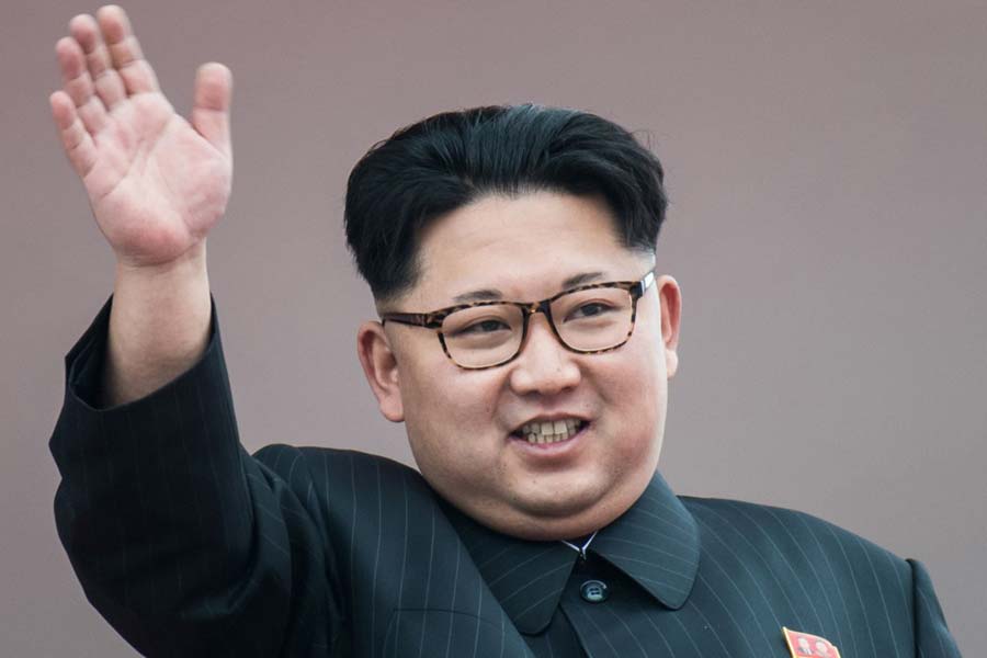 বিবিসি জানিয়েছে, গত বছর উত্তর কোরিয়ায় ২২ বছরের এক যুবককে বিদেশি গান শোনার জন্য শাস্তি দেওয়া হয়। ওই যুবককে মৃত্যুদণ্ড দেন কিম। সকলের সামনে প্রকাশ্যে সেই মৃত্যুদণ্ড কার্যকর করা হয়। 