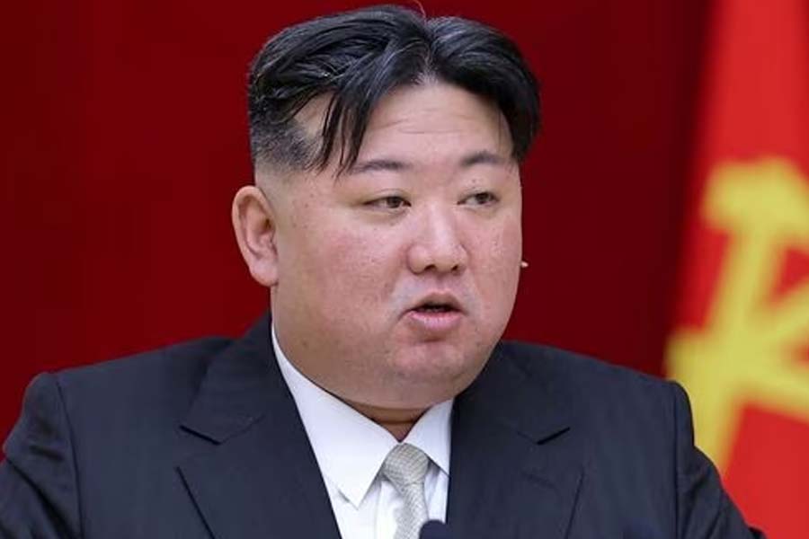 বাড়ি বাড়ি তল্লাশির এই প্রবণতা ২০২১ সাল থেকে বেড়ে গিয়েছে বলেও দাবি করা হয়েছে দক্ষিণ কোরিয়ার প্রতিবেদনে। বিদেশি সংস্কৃতির কোনও ছোঁয়া কোনও বাড়িতে রয়েছে কি না, তার খোঁজে দিনের পর দিন কার্যত চিরুনিতল্লাশি চালিয়েছেন কিমের আধিকারিকেরা। 