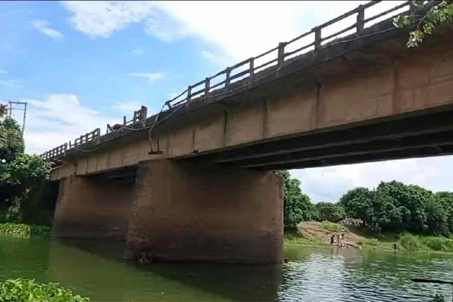 বিপজ্জনক বেওয়া সেতু।