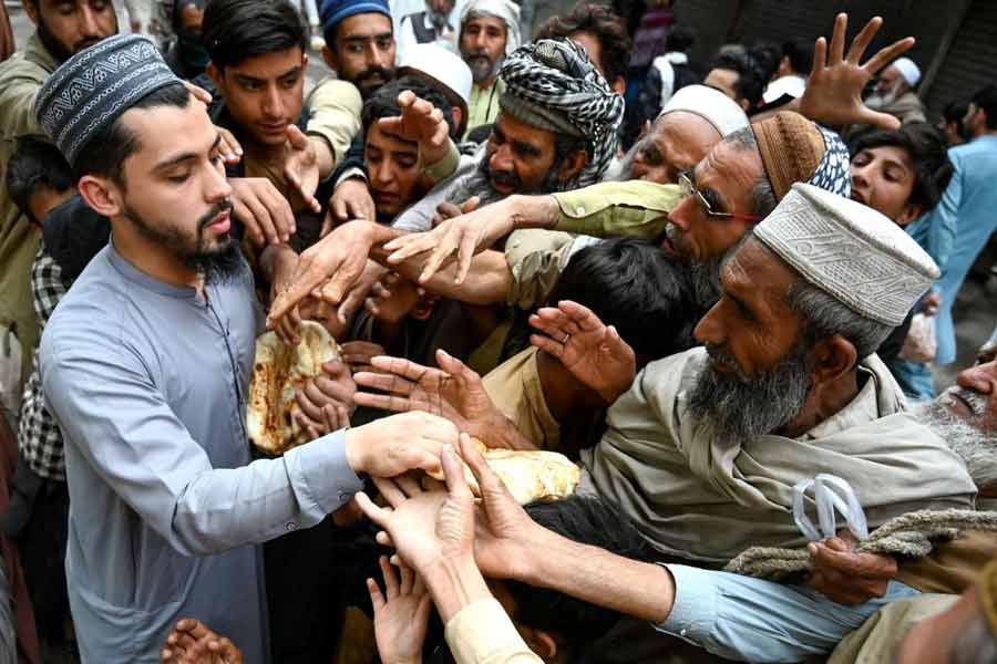 Pakistan PM Shehbaz Sharif ask Russia President to expanding barter trade between two country in SCO summit 