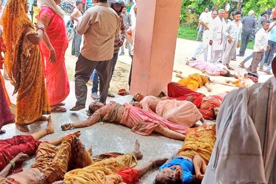  হাথরসকাণ্ডে নাম জড়ানোর পর গিয়েছে সেই চাকরি। শীতলপুরের ব্লক ডেভেলপমেন্ট অফিসার দীনেশ শর্মা জানিয়েছেন, হাথরসকাণ্ডে এফআইআরে মূল অভিযুক্ত হিসাবে নাম রয়েছে মধুকরের। তার পরেই তাঁকে অপসারণ করা হয়েছে। নিয়োগের চুক্তি বাতিল করা হয়েছে।