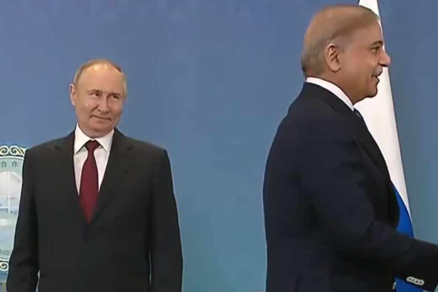 Meeting between Pakistan PM Shehbaz Sharif and Russian President Vladimir Putin caches eye