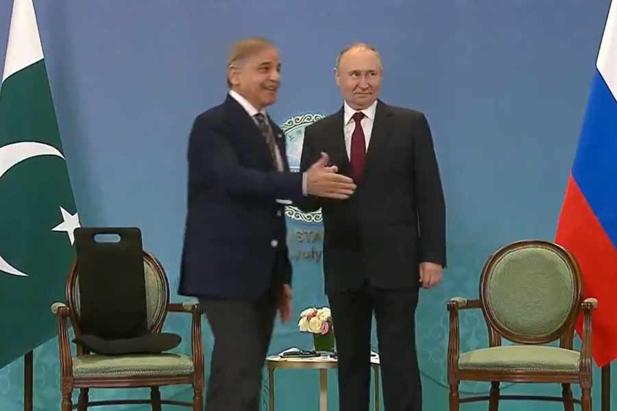 Meeting between Pakistan PM Shehbaz Sharif and Russian President Vladimir Putin caches eye