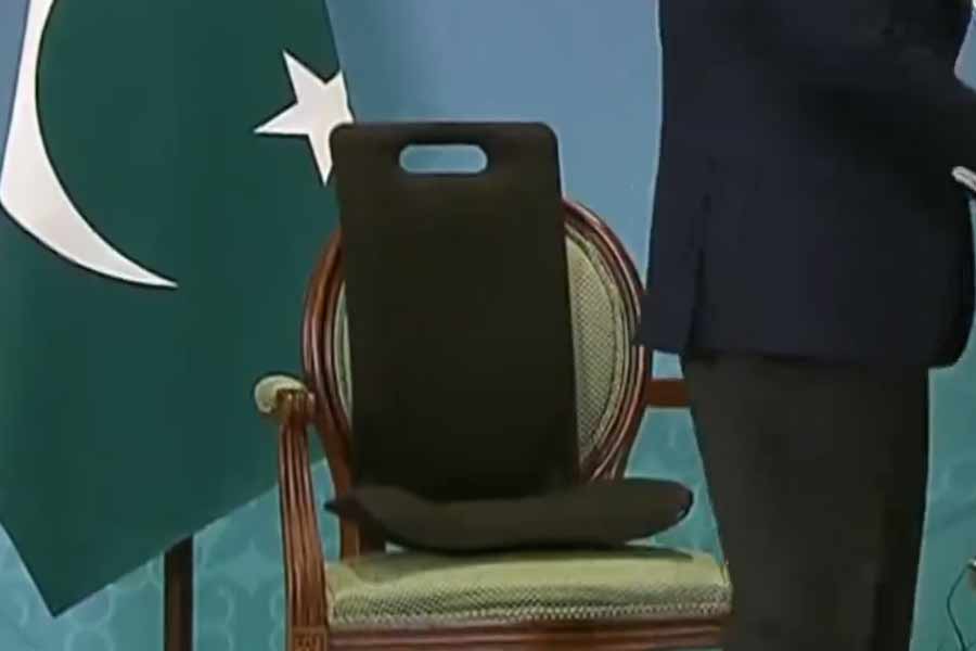 Meeting between Pakistan PM Shehbaz Sharif and Russian President Vladimir Putin caches eye