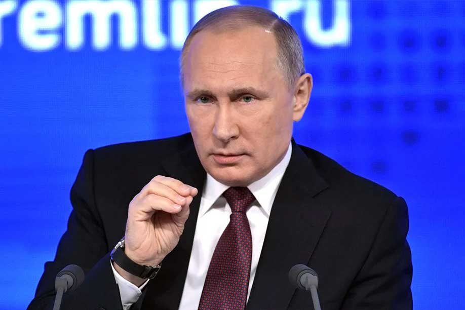 আমেরিকার নিষেধাজ্ঞার পর অনেক দেশই রাশিয়ার সঙ্গে বাণিজ্যিক সম্পর্ক থেকে সরে আসে। ফলে আন্তর্জাতিক বাজারে ধাক্কা খায় ভ্লাদিমির পুতিনের দেশ। ভারতের মতো নিরপেক্ষ দেশগুলি অবশ্য তাদের সঙ্গে সম্পর্ক বজায় রেখে চলেছে।