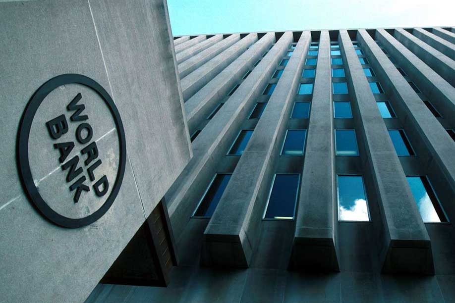 বিশ্ব ব্যাঙ্কের তালিকায় উচ্চ আয়সম্পন্ন দেশ হিসাবে উঠে এসেছে রাশিয়া। এত দিন ওই তালিকায় তারা ছিল উচ্চ-মধ্য আয়সম্পন্ন হিসাবে। সম্প্রতি এক ধাপ উন্নতি হয়েছে পুতিনের দেশের। যা দেখে বিস্মিত অনেকেই।