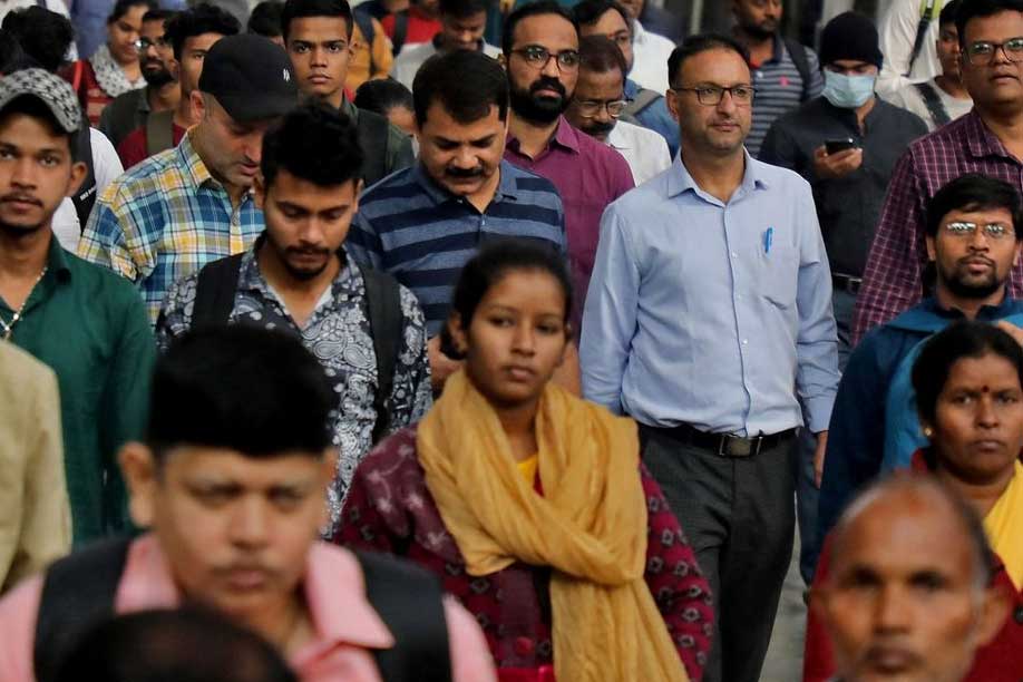 যদিও পরের ধাপে অর্থাৎ, উচ্চ-মধ্য আয়সম্পন্ন দেশের তালিকায় এখনও পৌঁছতে পারেনি ভারত। সার্বিক ভাবে দেশের অর্থনীতির উন্নতি ঘটেছে। কিন্তু সাধারণ মানুষের আয় সে ভাবে বাড়েনি।