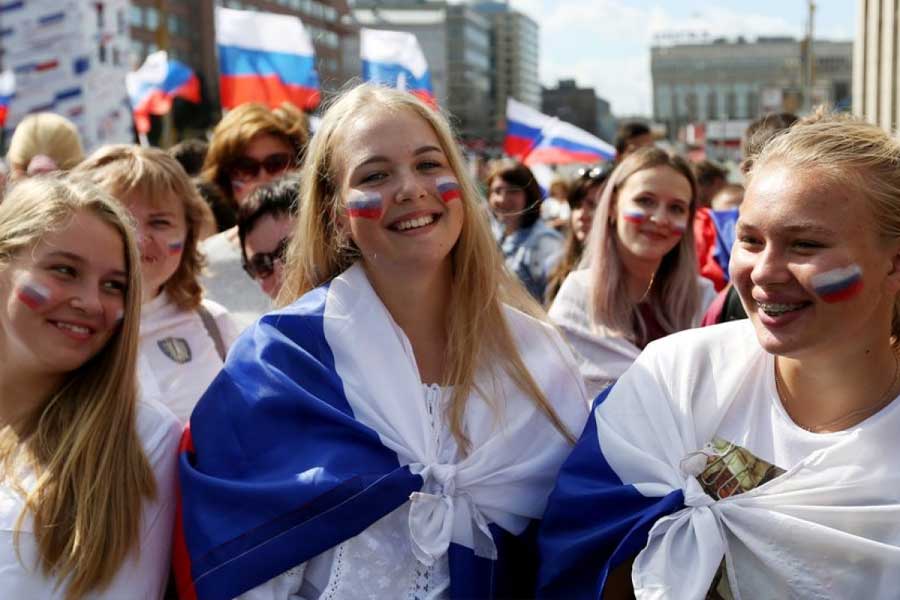 দীর্ঘ দিন ধরে রাশিয়া কম পরিমাণ কর আদায়কারী দেশ হিসাবে পরিচিত ছিল। কিন্তু সাম্প্রতিক পরিস্থিতিতে রাশিয়া সরকারকে উচ্চ হারে কর আদায় করতে হবে বলে মত অনেকের।