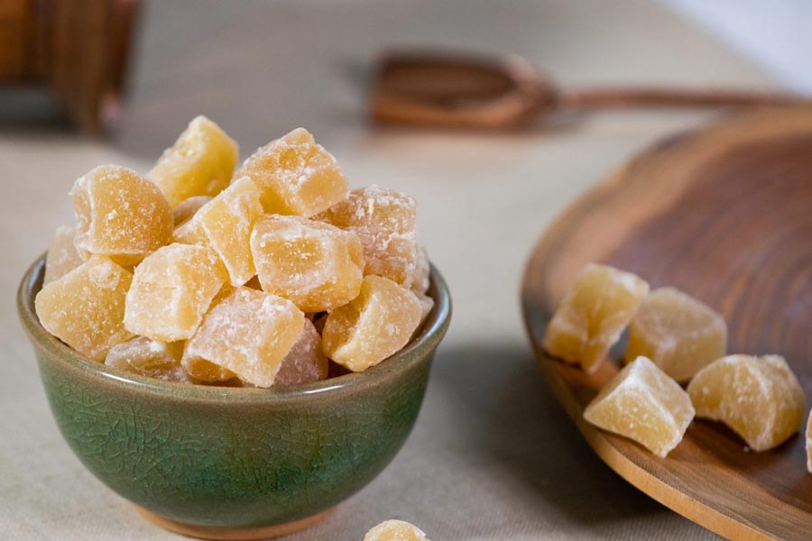 Homemade candy with ginger can help to fix sore throat dgtl