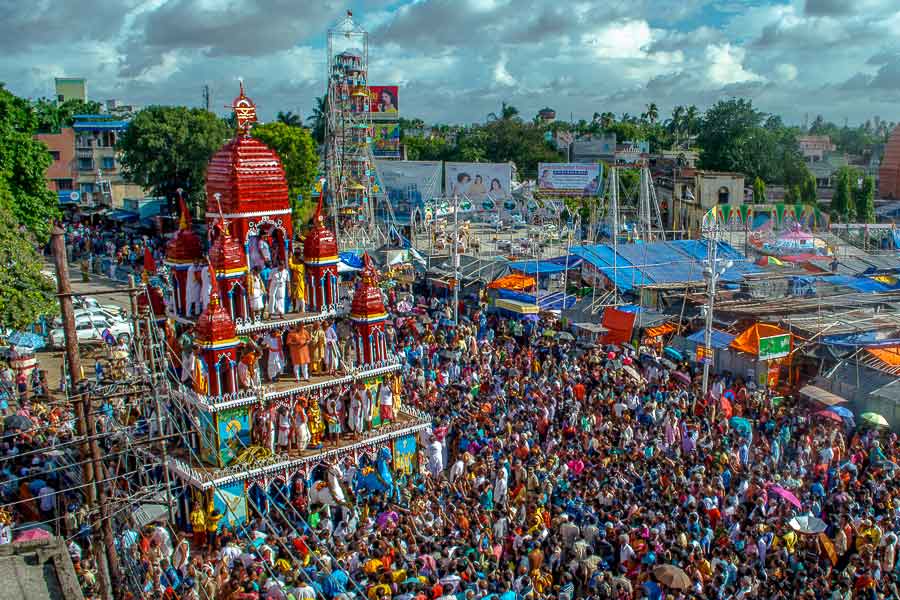 প্রাচীনত্ব ও ঐতিহ্যের বিচারে বাংলার মধ্যে হুগলির মাহেশের রথের স্থান সম্ভবত সর্বাগ্রে।