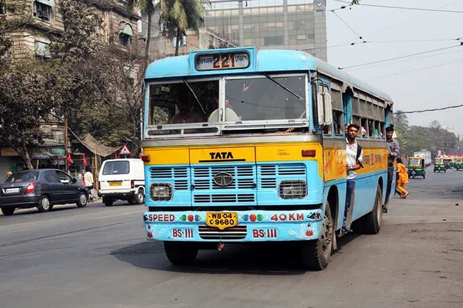 Bus owners association is approached calcutta high court to increase the age limit of buses from 15 to 20 years