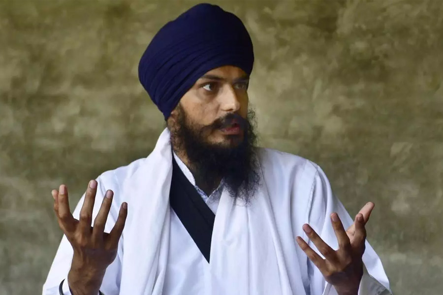 Two jailed MP Amritpal Singh and Engineer Rashid took oath in Parliament after winning respective seats